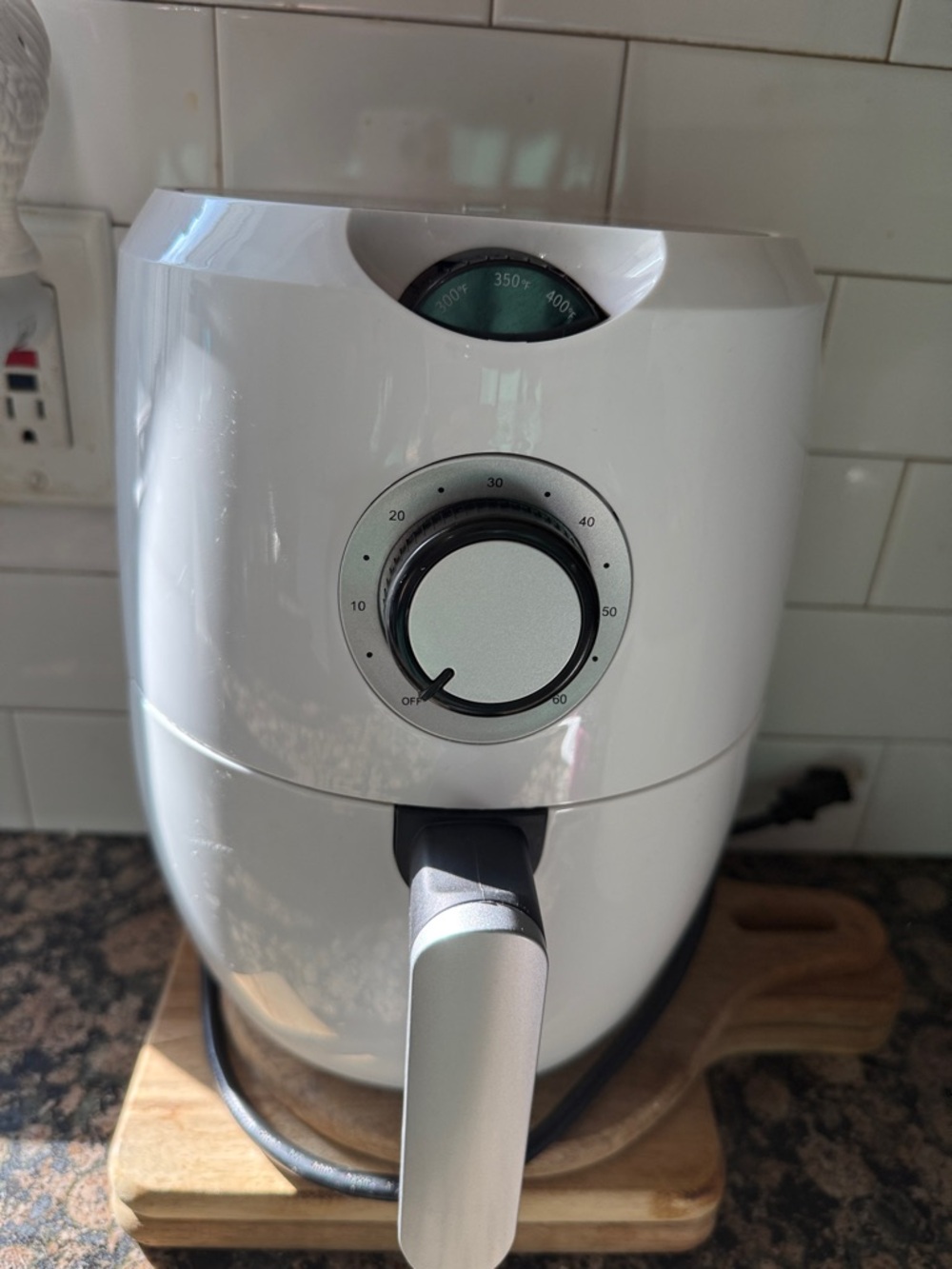 Gourmia White Air Fryer with Silver Handle
